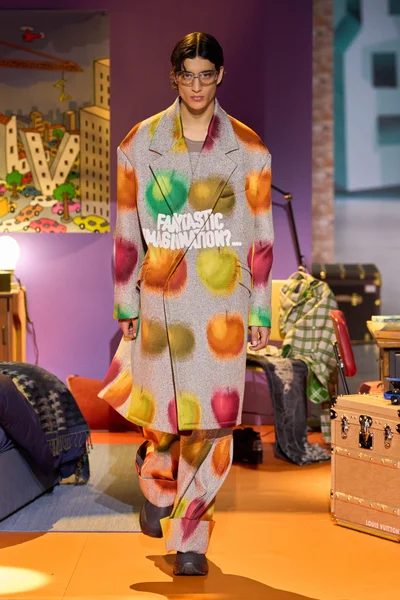 Look 3